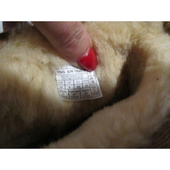 UGG Ultra Mini Boots – Size 10 – Pre-Owned, Excellent Condition - Picture 6 of 10